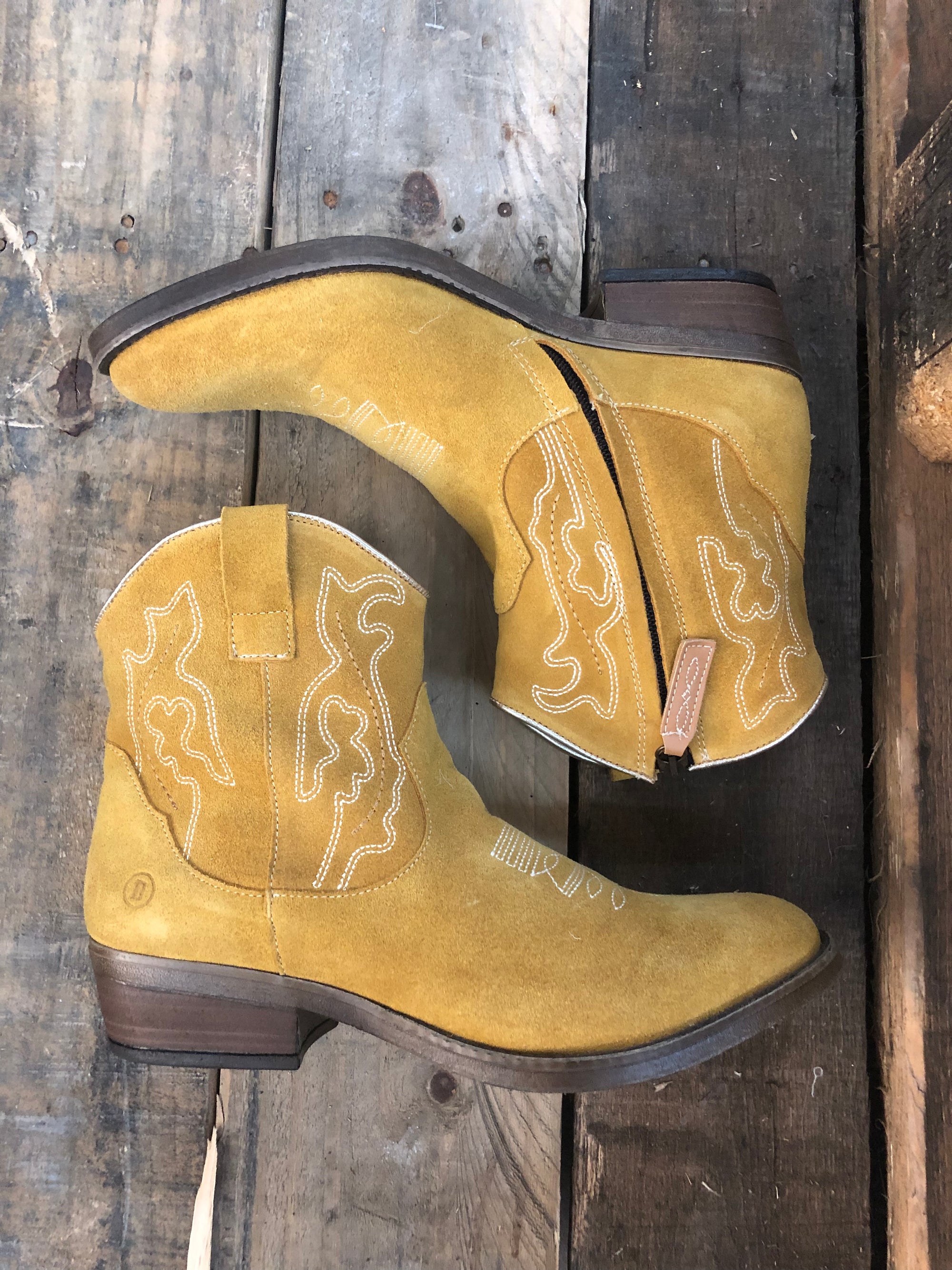 Daisy Mae Mustard Suede Leather Booties w/ Stitching ~ Size 10 ~ SAMPLE SALE