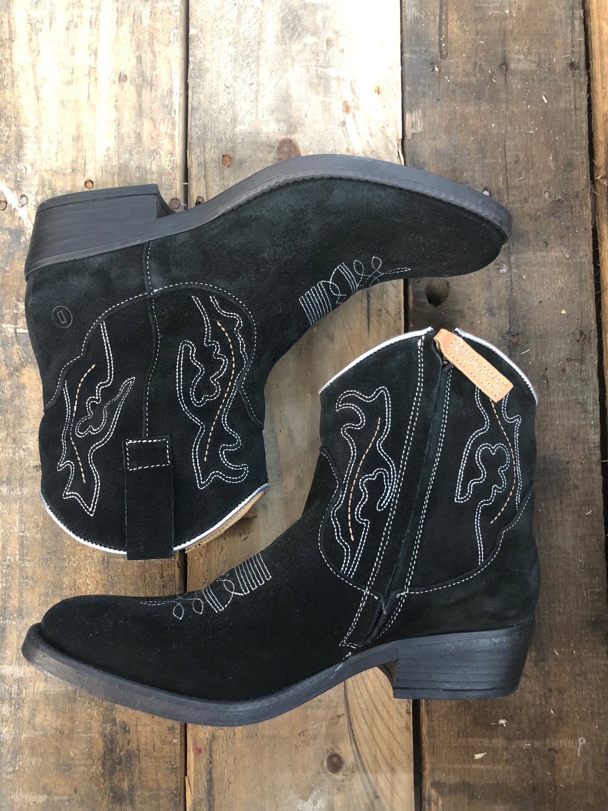 Daisy Mae Black Suede Leather Booties w/ Stitching ~ Size 10 ~ SAMPLE SALE