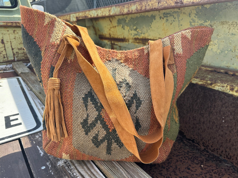 Traveling On Aztec Print Woven Saddle Blanket Tote Bag Purse - Lil Bee ...
