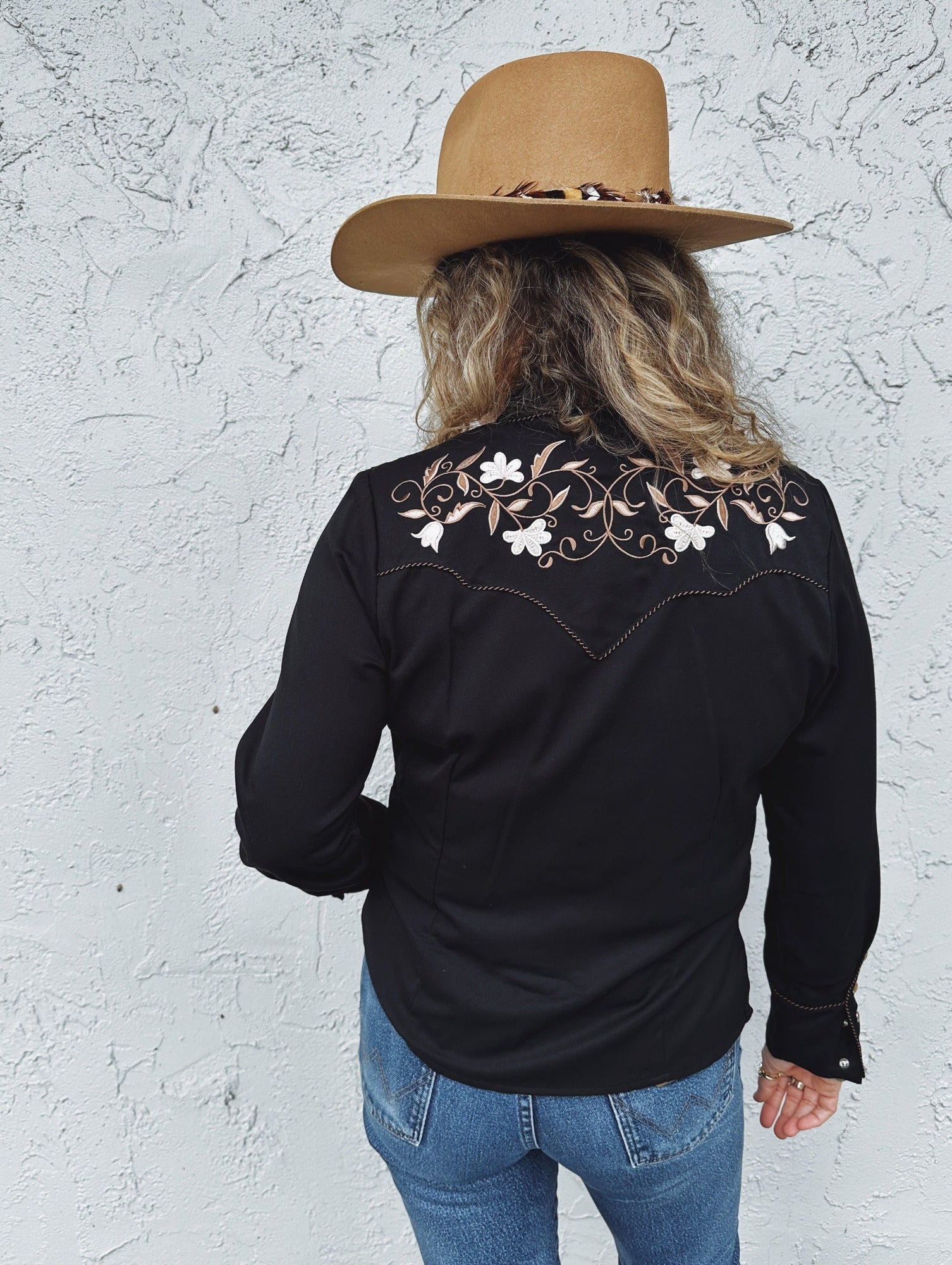 Deeper Than The Holler Embroidered Floral Pearl Snap Button Up Blouse (DS)