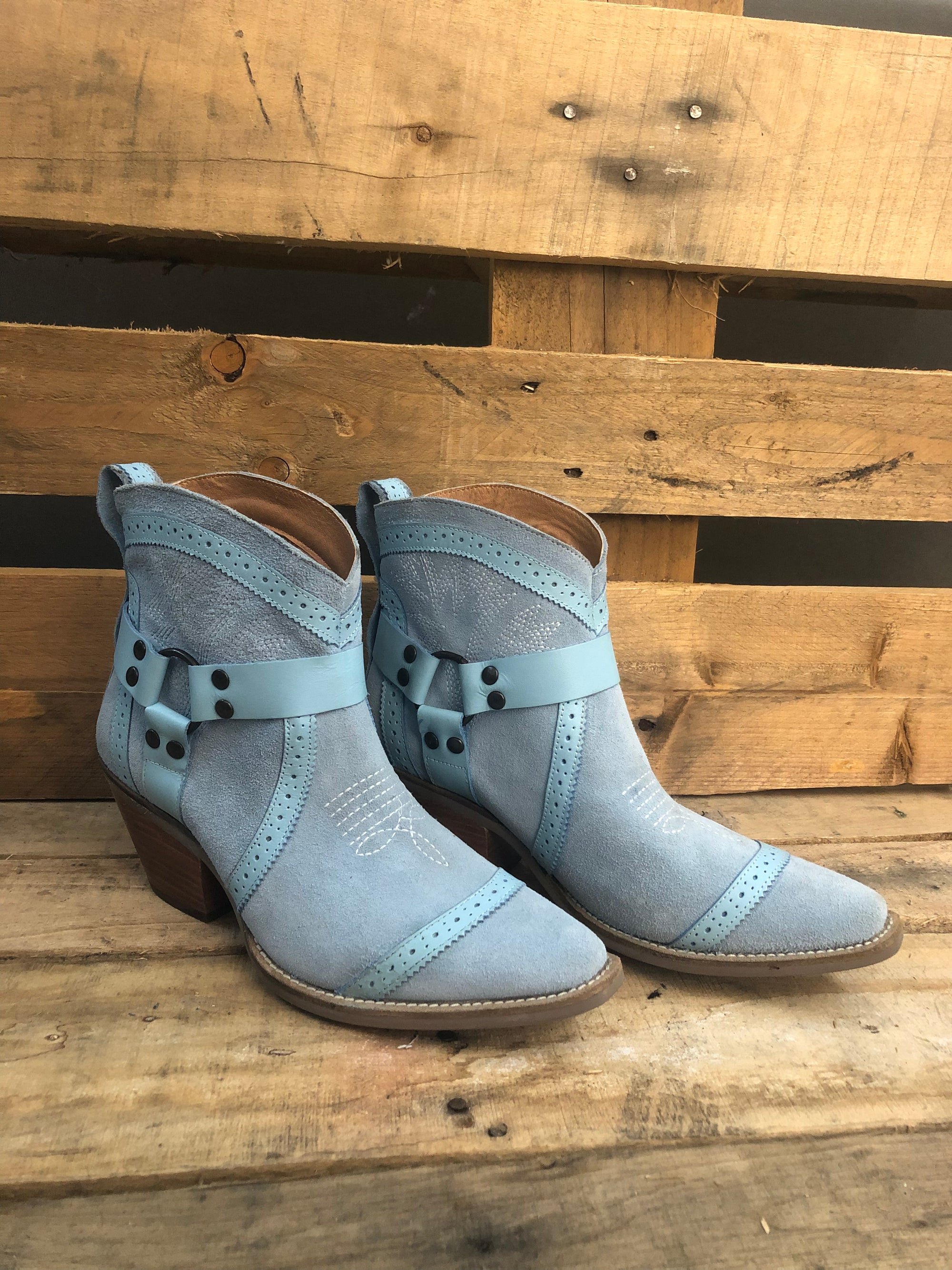 Gummy Bear Blue Suede Leather Booties w/ Embroidered Designs ~ Size 10 ~ Sample Sale
