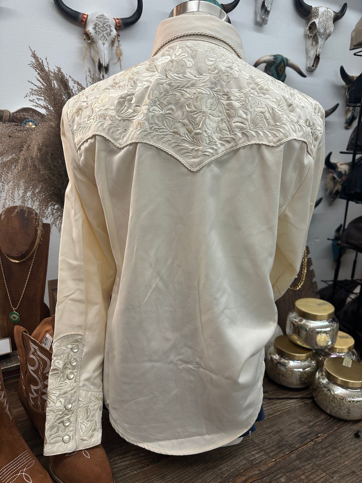 Sweet Freedom Embroidered Floral Pearl Snap Button Up Blouse (DS)