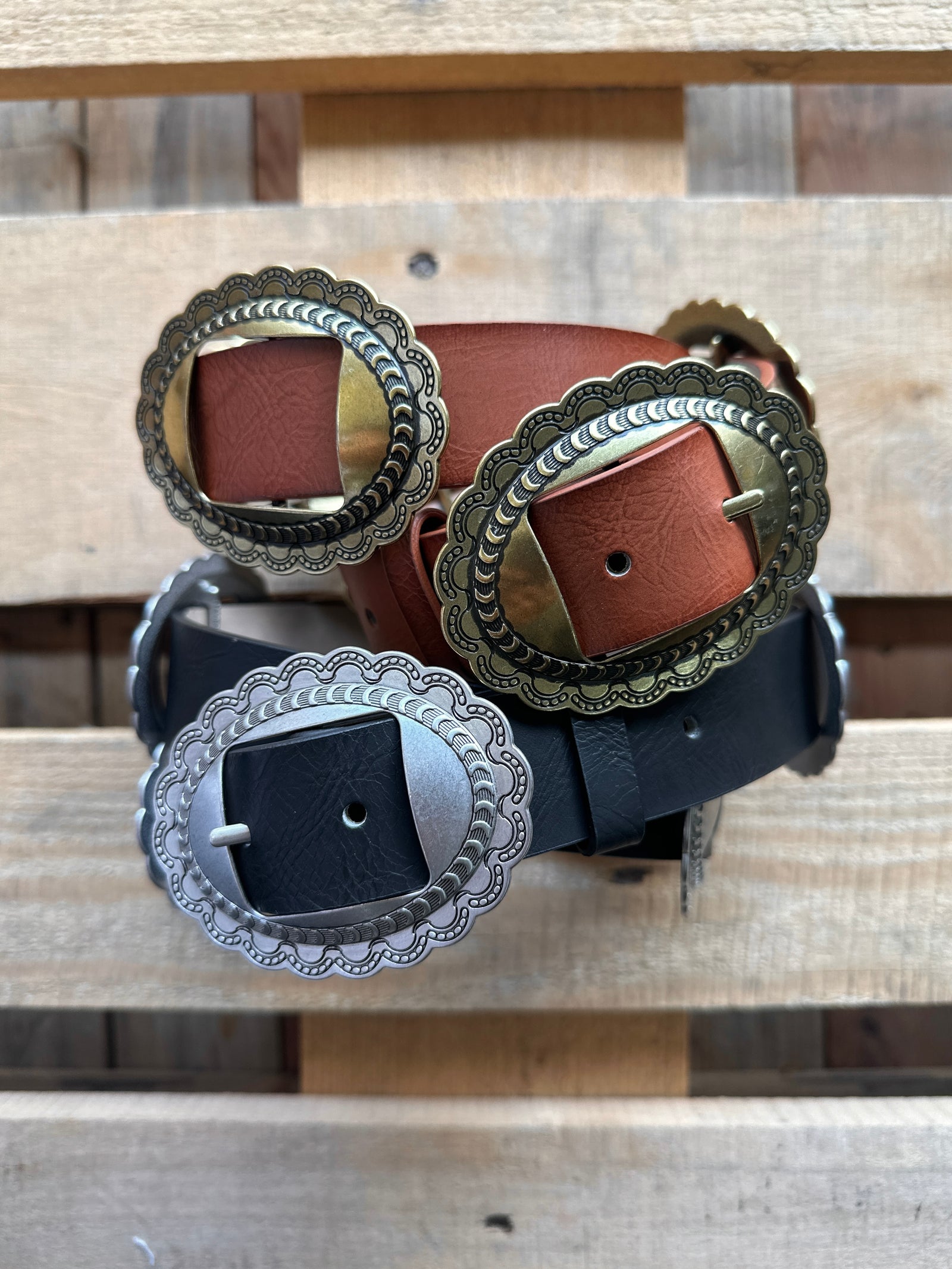 Home On The Range Western Oval Buckle & Concho Belt
