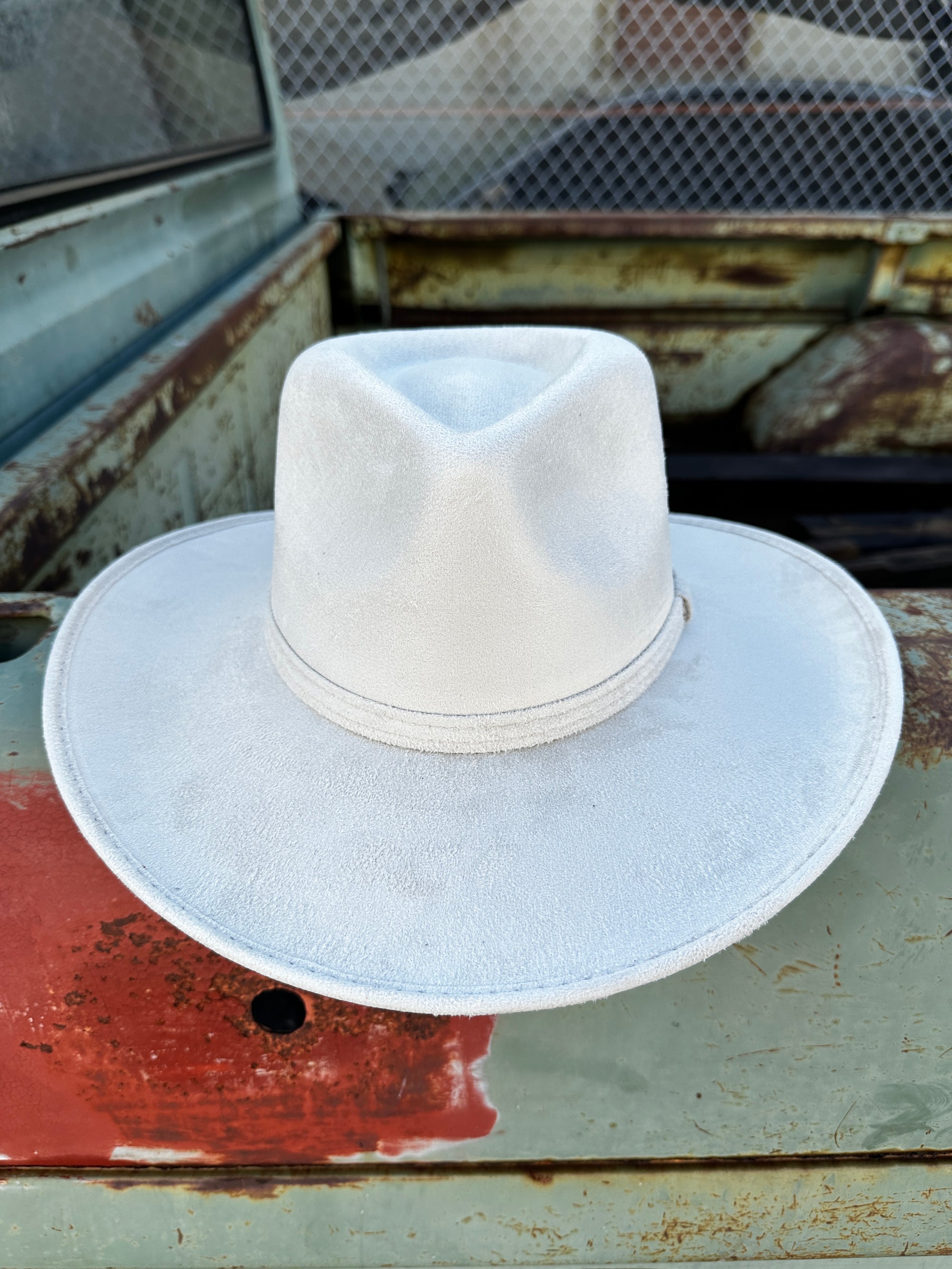 The Mirage Western Pinch Front Hat ~ Ivory