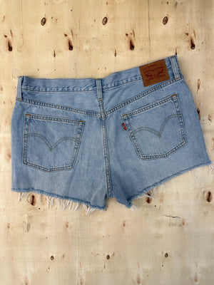 Levis Light Wash Distressed Shorts ~ Size W32 ~ Queen Bee’s Closet #1130