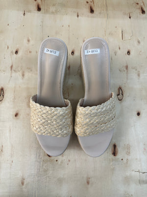 Nude Raffia/Rattan Wedge Sandals ~ size 9.5 (EUR 42) ~ Queen Bee’s Closet #1139