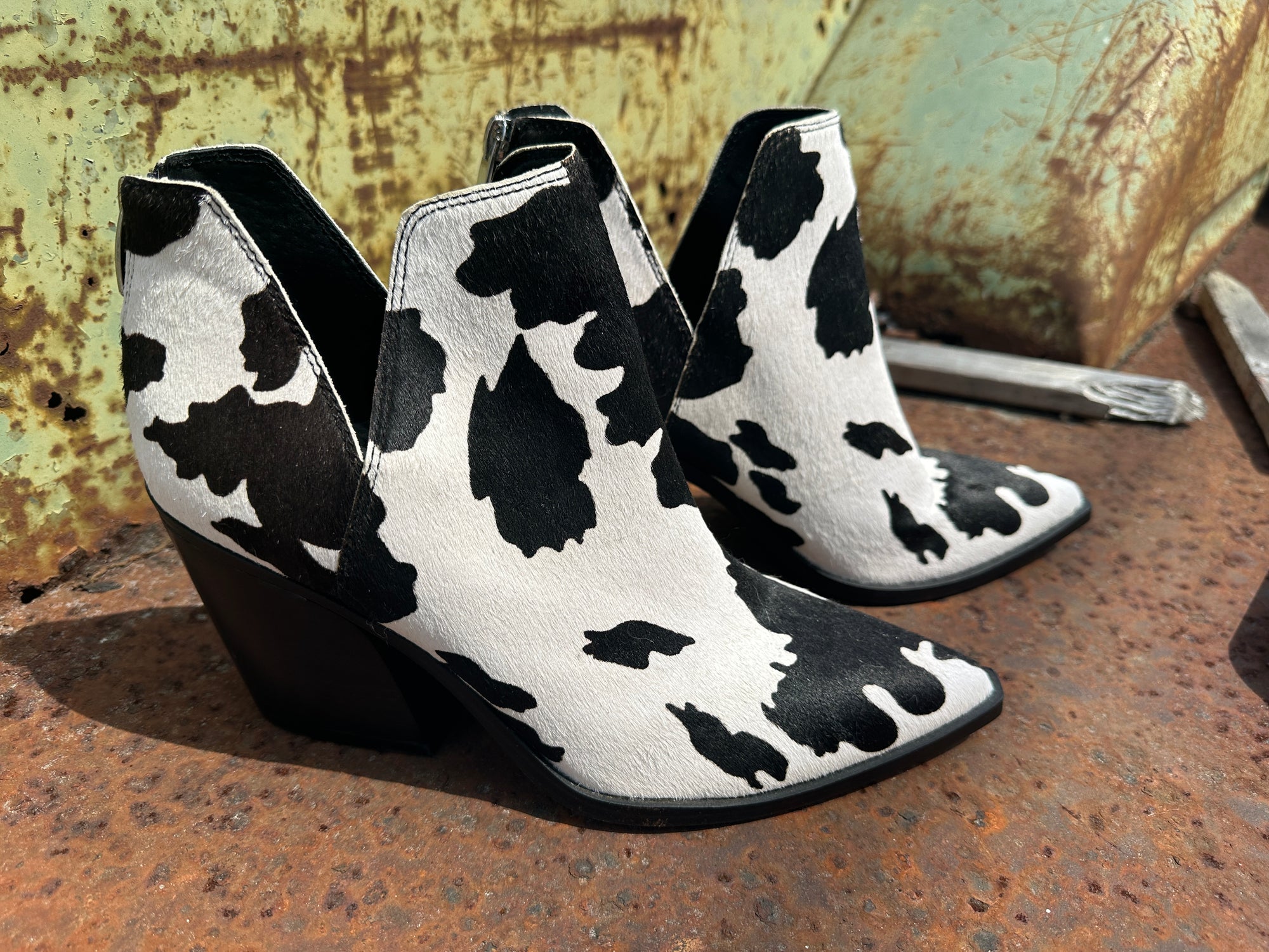 Steve Madden Alyse Hair On Hide Black & White Cow Print Side V Cut Cowgirl Booties Size 10  ~ Queen Bee's Closet #1099