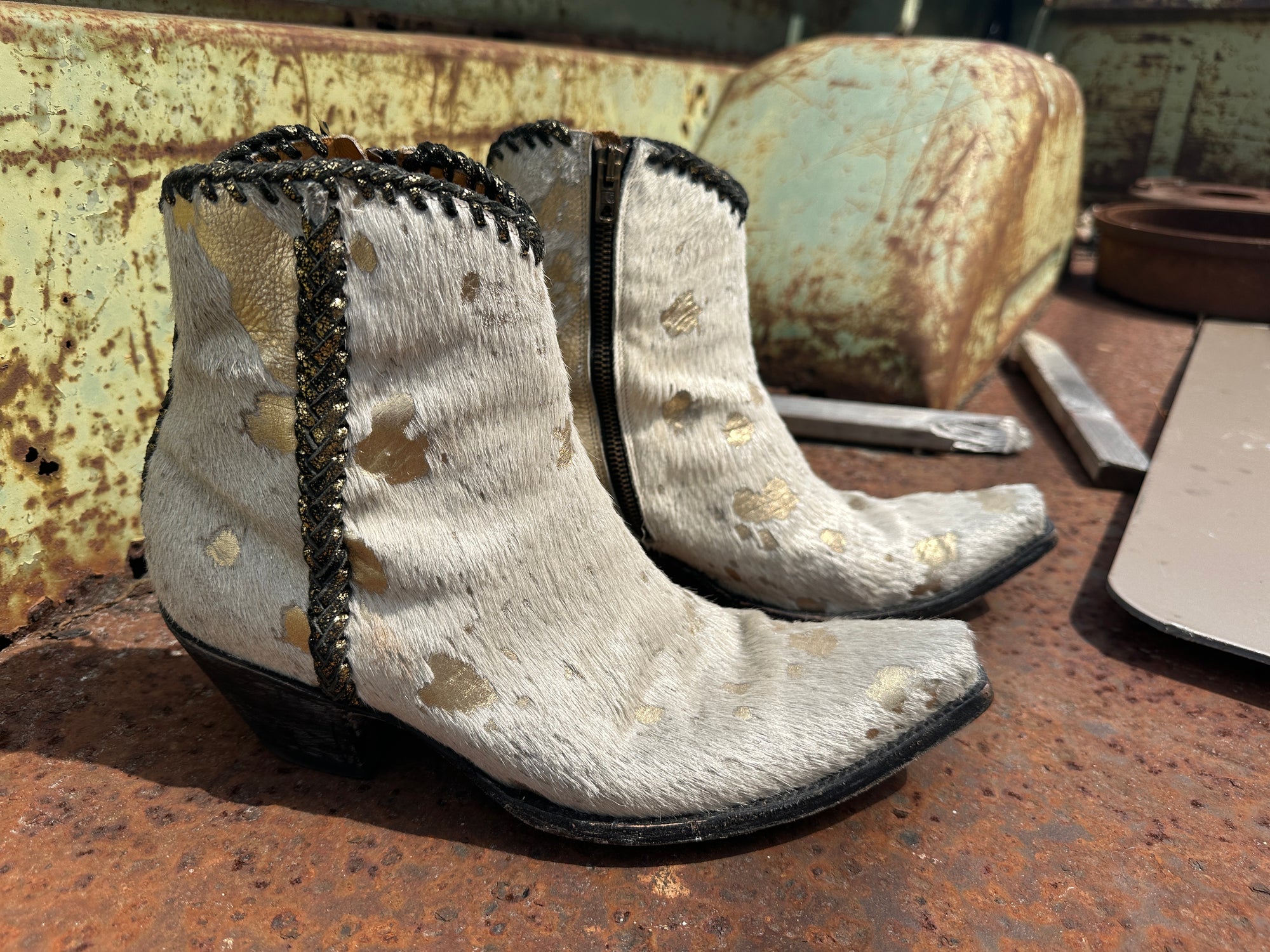 Old Gringo Gold Metallic White Cowhide Cowgirl Booties Size 10  ~ Queen Bee's Closet #1095