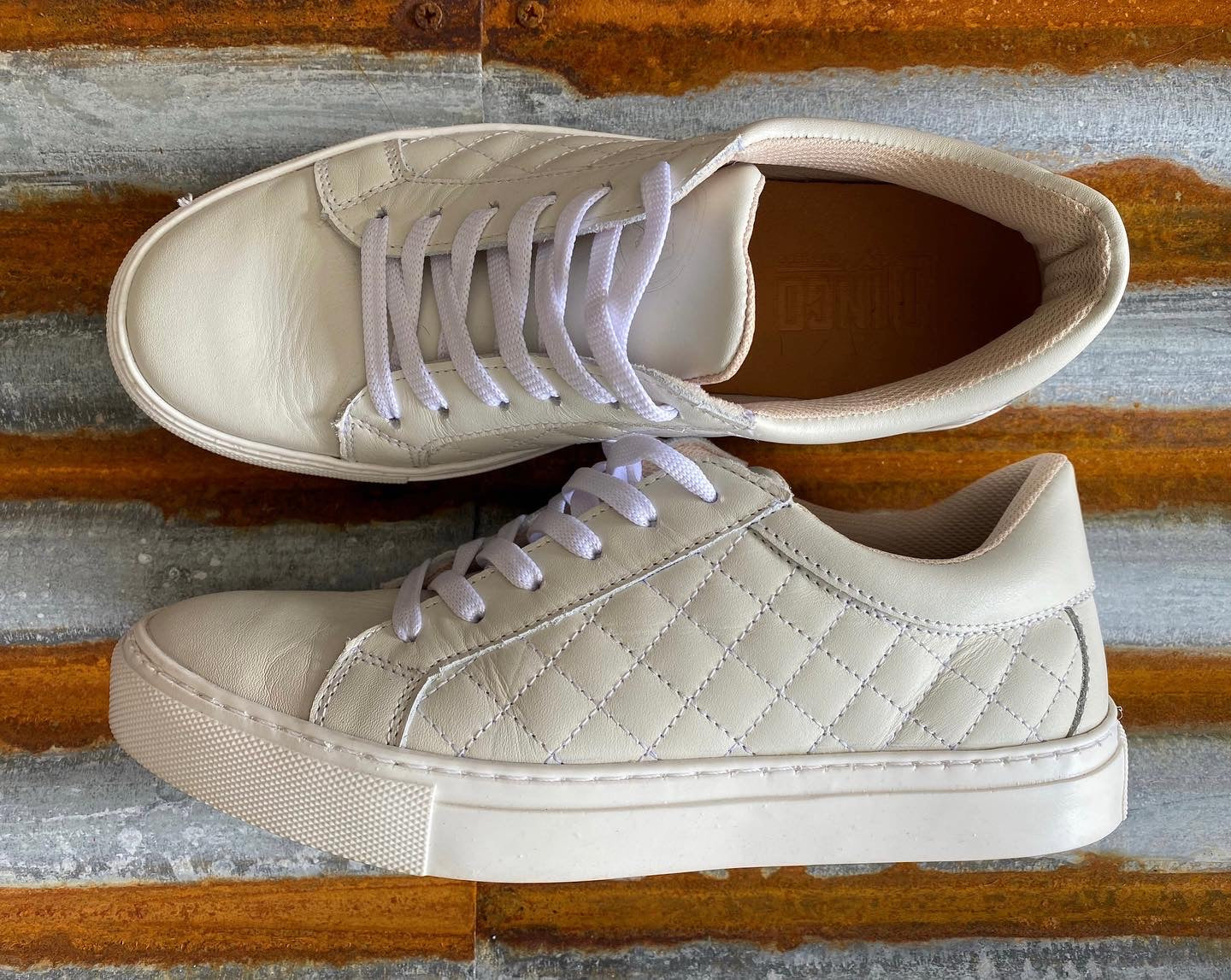 Valley White Leather Lo-Top Sneakers (DS)
