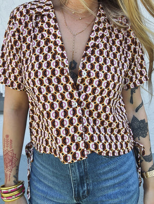 Manhattan Retro Print Cropped Button Up Top