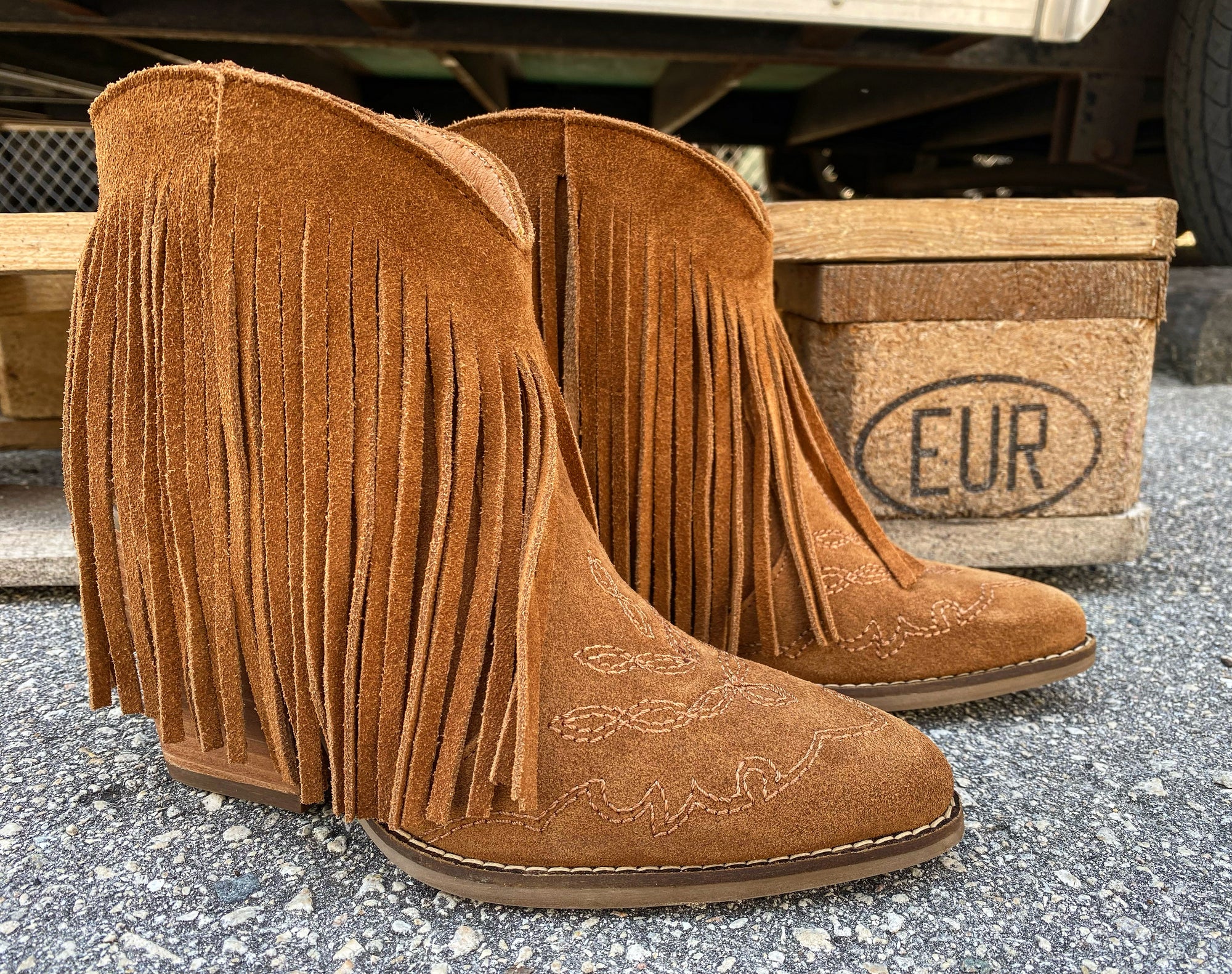 Tangles Camel Leather Boots w/ Fringe (DS)