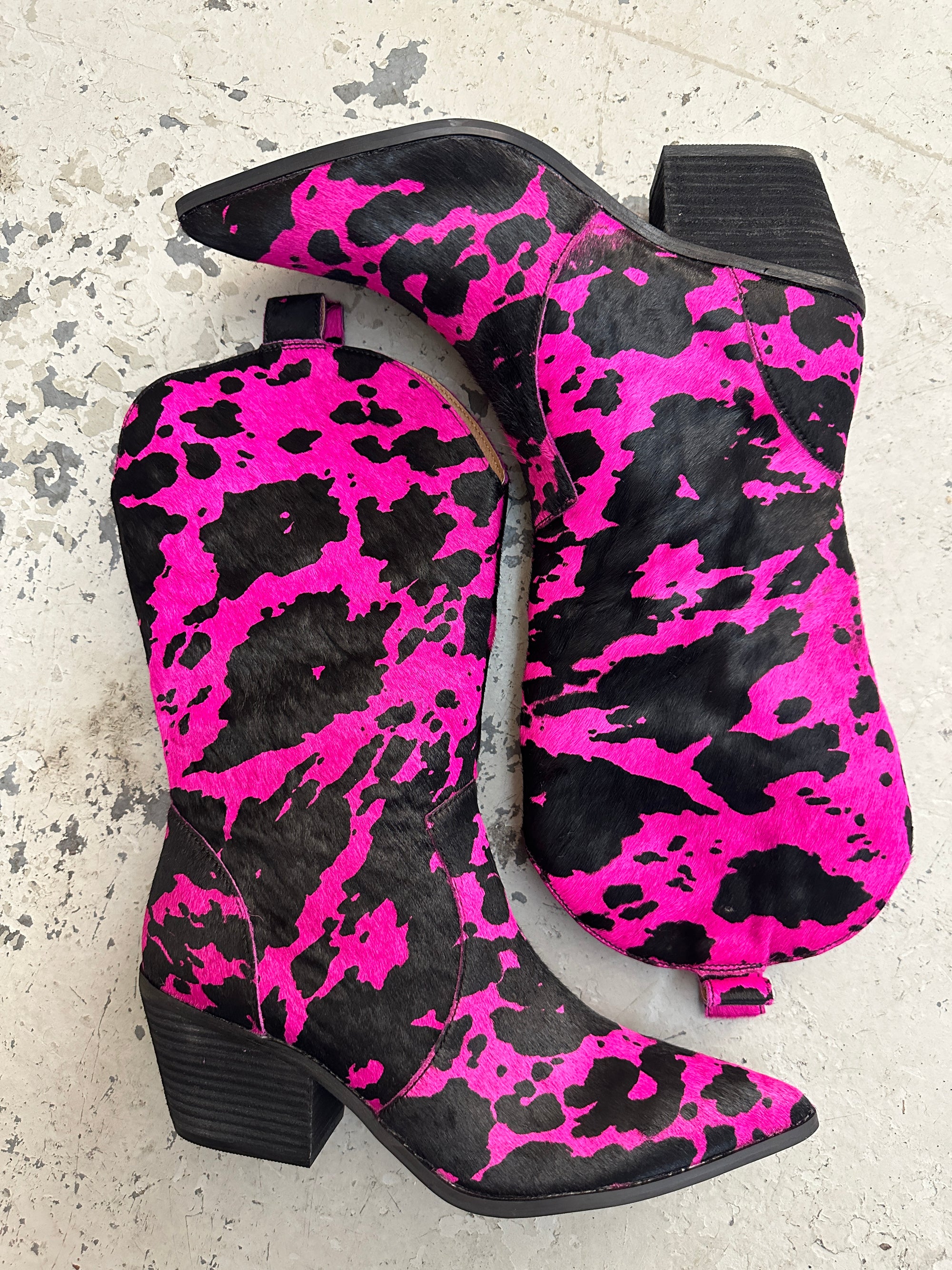 Live A Little Hot Pink/Black Cow Puncher Print Hair On Hide Boots (DS) DP